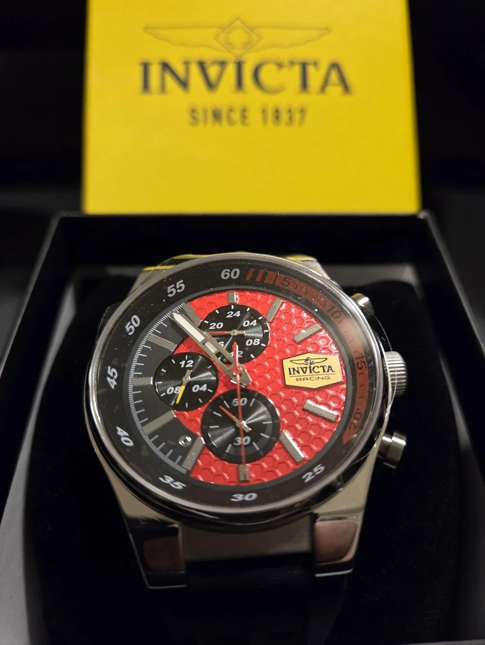 Invicta Racing Chronograph 44mm Model 47739 Red / Black ( NIB )
